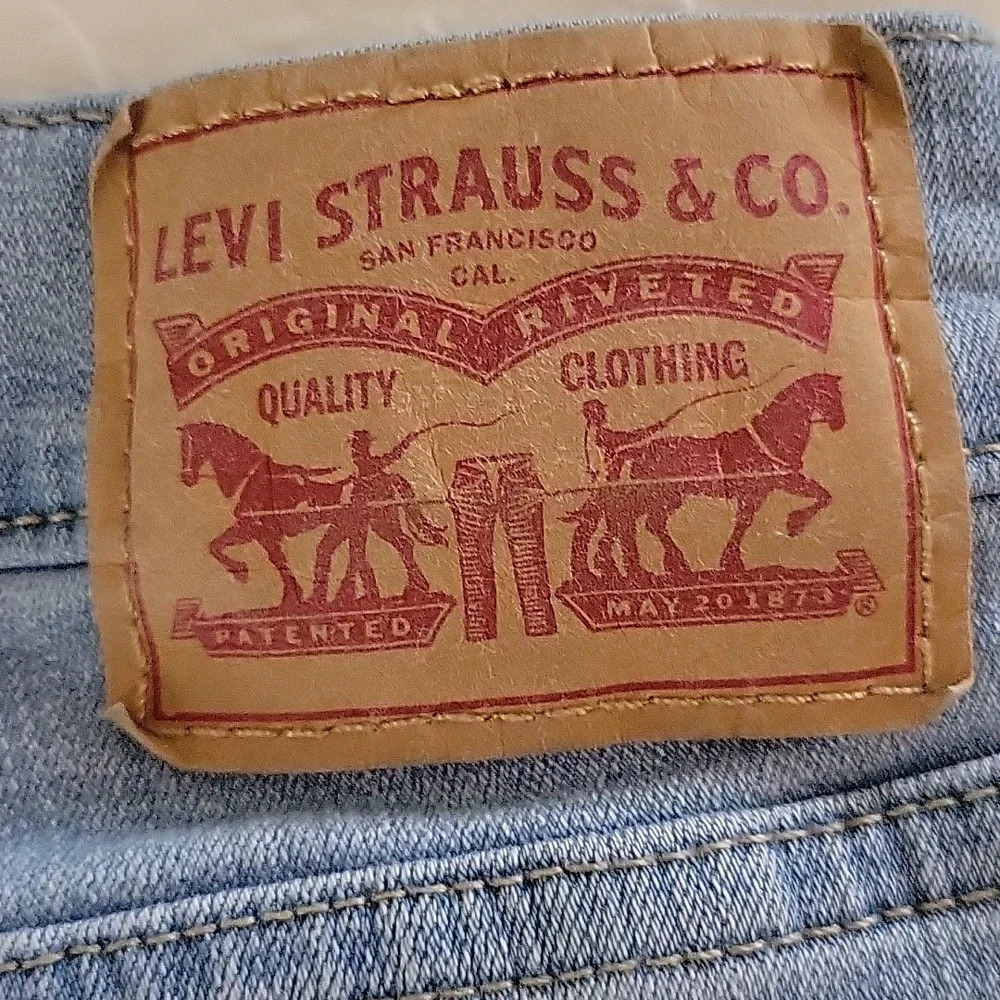 Levis Boyfriend Jeans - Picture 5 of 5